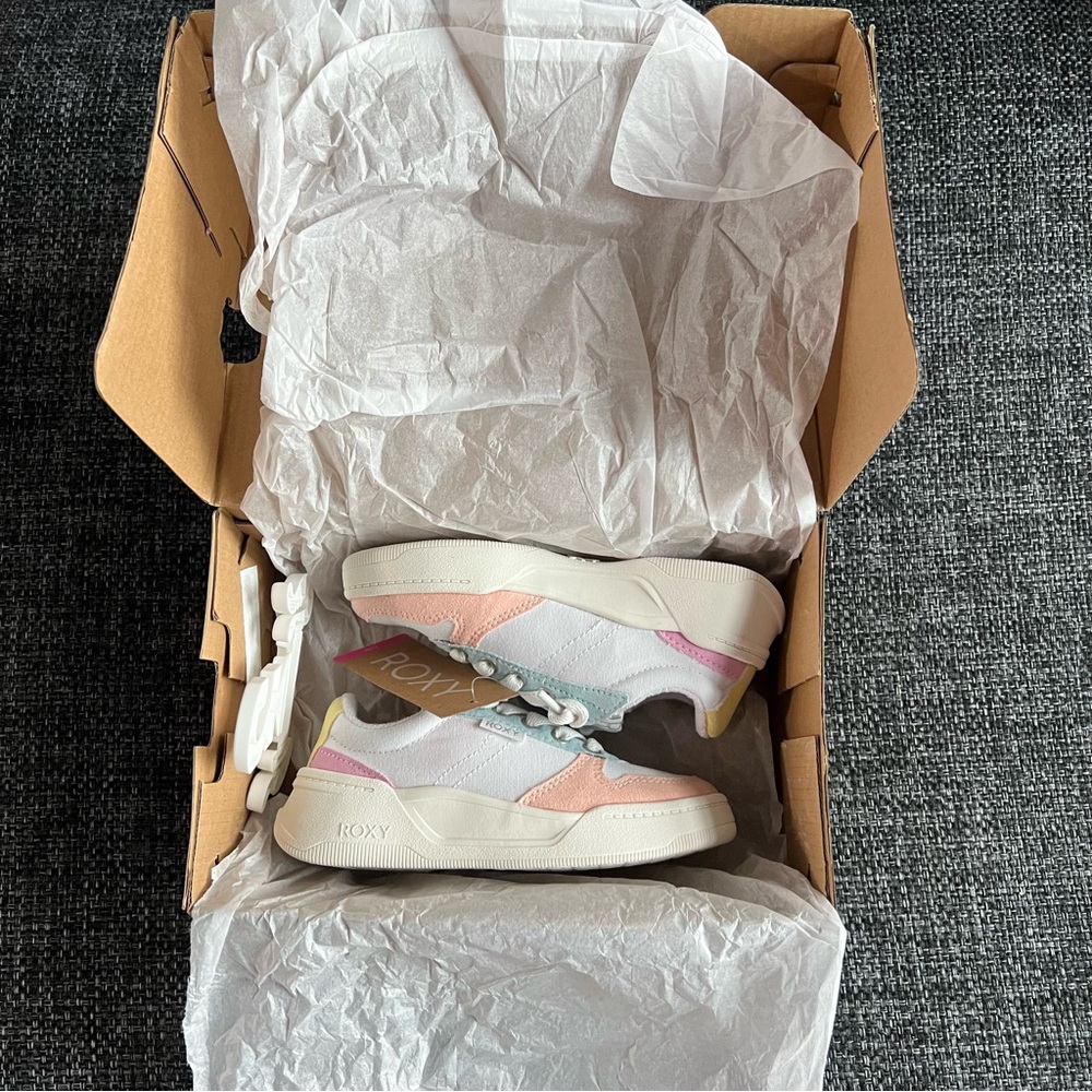 NIB Roxy Girl’s Harper Shoes